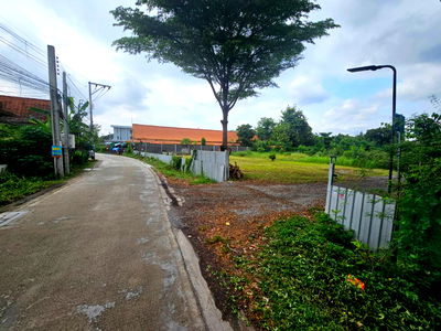 Land for rent Rajamangala University of Technology Phra Nakhon North Bangkok Campus : Vacant land for rent in Nonthaburi, adjacent to Nakhon In Road, near Rama 5 Bridge.