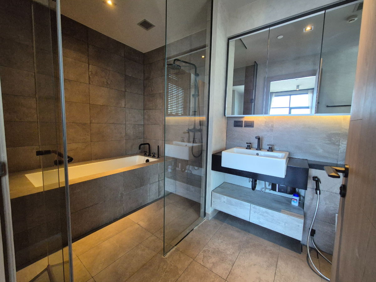 picture (New Unit / Large Balcony!!) 2-Bedroom, 89 sq.m. at The Lofts Asoke. Located on Asoke Montri Rd., near MRT Phetchaburi. - 16/25