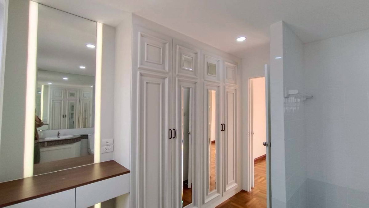 รูป ขายบ้านเดี่ยวรีโนเวทใหม่ตกแต่งบิวอิ้นพร้อมอยู่ ติดรถไฟฟ้า 2 สาย เพียง 150 ม. ราคา 6.5 ล้าน - รูปที่ 2/16