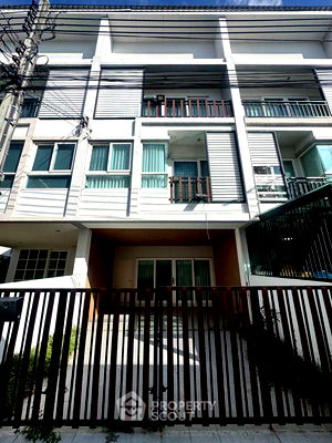Townhouses for sale Don Mueang : 4-BR Townhouse in Si Kan (ID 2530337)