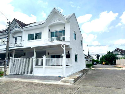 ทาวน์โฮม รร.สายอักษร : ทาวน์เฮ้าส์ 2 ชั้นคู้บอน 27 หลังมุมวิวสวน