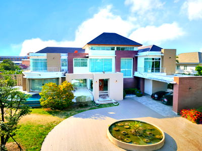 Houses for sale JAS green village - Kubon : Luxury detached house for sale, Panya Indra P5, 1 and a half rai of land with swimming pool. and guest house Near Panya Golf Course Fashion Island