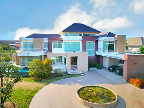 ขายบ้านเดี่ยว Luxury ปัญญาอินทรา P5 ที่ดิน 1 ไร่ครึ่ง พร้อมสระว่ายน้ำ และเรือนรับรอง ใกล้สนามกอล์ฟปัญญา แฟชั่นไอส์แลนด์