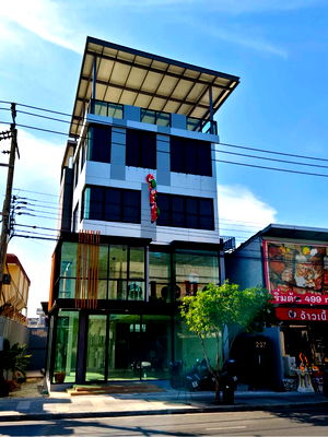 Shophouses for rent Lat Phrao Road : 📣🏢 4-storey commercial building for rent next to Chokchai 4 Road (rent only for floors 1-2) suitable for business, trade, office, clinic or showroom