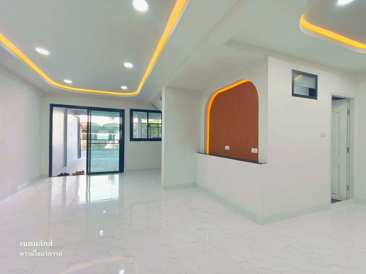 รูป ทาวน์โฮม ถนนวิภาวดีรังสิต 58แยก2 ใกล้มหาลัยเกษตร ติดถนนวิภาวดี เชื่อมต่อทางลัดพหลโยธิน49/1 ได้ วัดบางบัว นัดชมได้ทุกวัน 085-318-6868 - รูปที่ 5/25