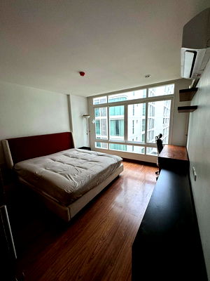 Condos for rent 700 Year Sports Arena Chiang Mai : For Rent: The Unique @ Nimman, in the heart of Nimman, very close to One Nimman. Tel. 098-9690236 Jenis 