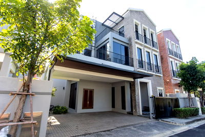 บ้านเดี่ยวให้เช่า : HR3147[Rent] Luxury Home at Artale Ekkamai-Ramintra บ้านเดี่ยว 3 ชั้นระดับพรีเมียม ทำเลเมือง ตกแต่งหรูพร้อมอยู่ | สายไฟลงดินทั้งโครงการ
