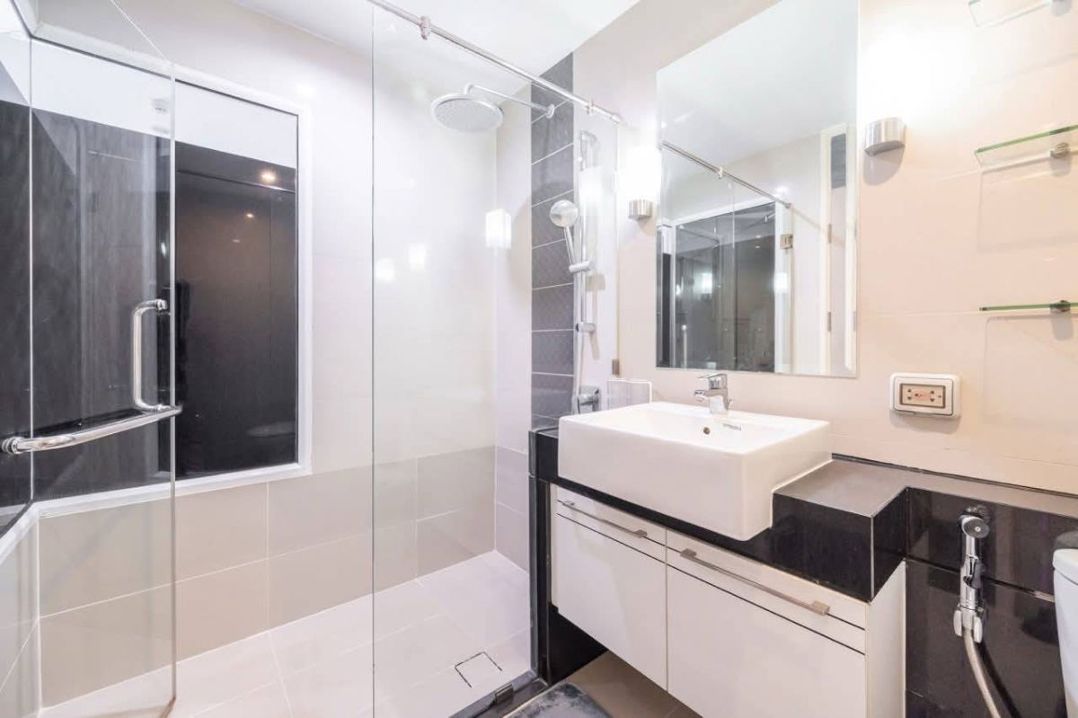 รูป ขายพร้อมผู้เช่า Supalai Premiere @Asoke. ห้องรีโนเวทใหม่ชั้นสูงวิวระเบียงกว้างรับวิวเมือง นัดดูได้ครับ - รูปที่ 15/16