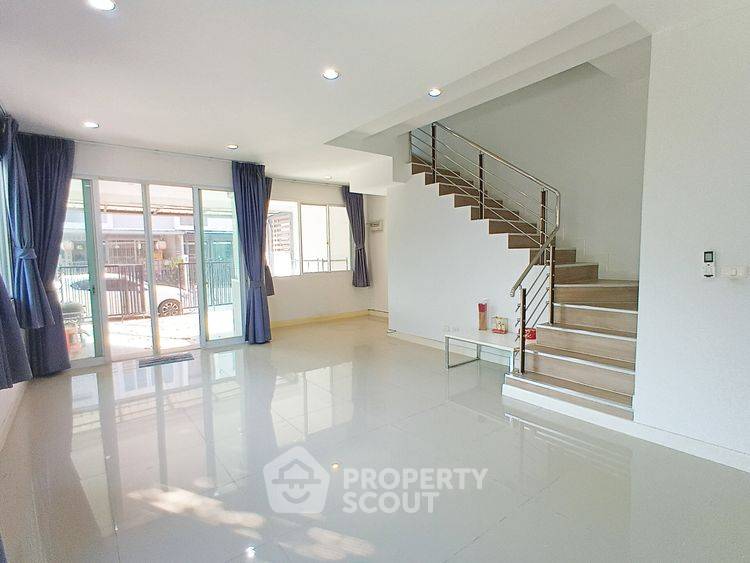 รูป ทาวน์เฮ้าส์ 3-ห้องนอน ใน หลักสอง (ID 2524210) - รูปที่ 3/13