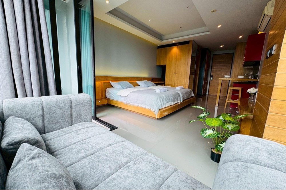 [920081021-160] Condo for Sale Naiharn Phuket.Tenant Secured, Foreigner freehold - image 4
