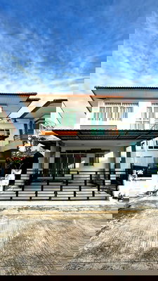 Twin houses for rent Hua Chieo Chaloem Phrakiat University : For Rent: Twin house in Kittinakhon Green Ville, Soi Bang Pla 2. , good location near Big C Place Bang Phli and Ruea Bin Night Market.