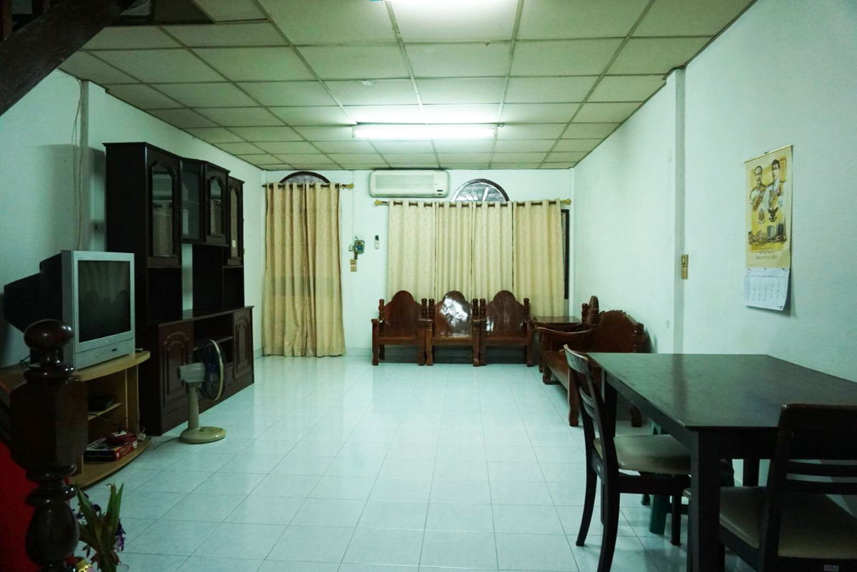 รูป ให้เช่าบ้านทาวน์เฮาส์ หมู่บ้านบัวทอง ติดรถไฟฟ้า MRT - รูปที่ 2/7