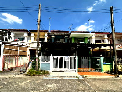 ทาวน์โฮม ศาลหลักเมืองจังหวัดปทุมธานี : ทาวน์เฮ้าส์ 2 ชั้น 17 ตร.ว. สภาพดีพร้อมเข้าอยู่ หมู่บ้านเทพมงคล ปทุมธานี ใกล้เมืองทองธานี ซอยเทคโนแหลมทอง ถนนกรุงเทพ-ปทุมธานี เมืองปทุมธานี ปทุมธานี