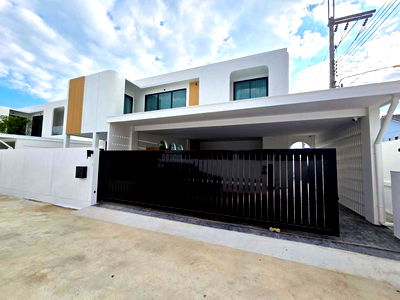 Houses for rent Chiang Mai Provincial Land Transport Office : Two-story pool villa for rent with 4 bedrooms,5 toilets and 1 kitchen. 