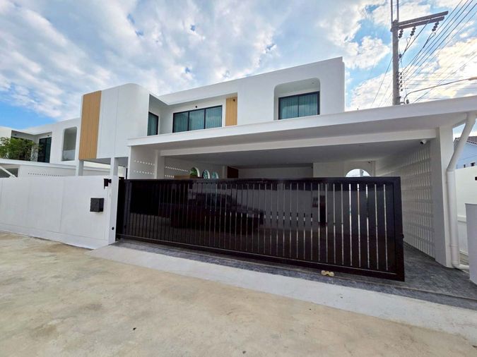 ให้เช่าPool villa 2 ชั้น   4 ห้องนอน 5 ห้องน้ำ 1  ห้องครัว  2  ที่จอดรถ