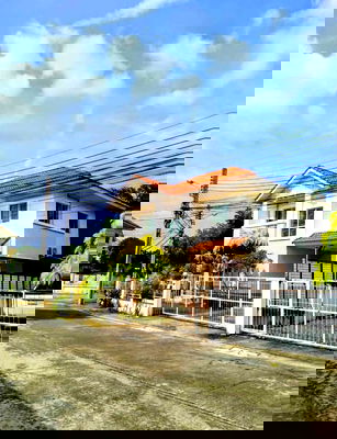 Houses for rent วิทยาลัยเทคนิคมีนบุรี : 2-Story Detached house in Lanceo Ramkhamhaeng - Outer Ring Road (Mistine) housing project. Good condition, furnished, ready to move in