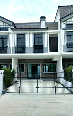 Townhouses for rent Bang Pu Industrial Estate : House for rent Villaggio 3 Srinakarin Bangna, ready to move in. If interested, contact Line @goodmanpro or call 0999029192.
