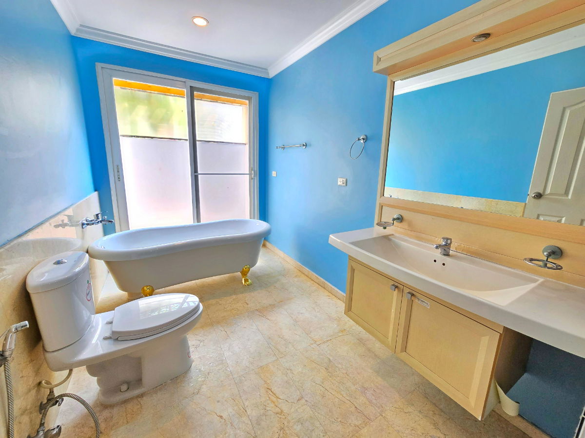 picture For sale:Laddarom Village,Ratchaphruek-Pinklao,Taling Chan, newly renovated house, next to the main road, 125.2 sq m., 265 sq m. - 28/40