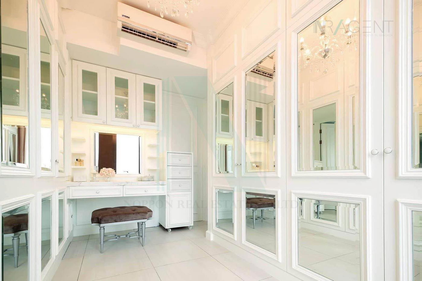 picture ð For Rent Condo THE LOFTS EKKAMAI Building 1, Floor 12,1 bed room, Room size 62 sqm - 1/8