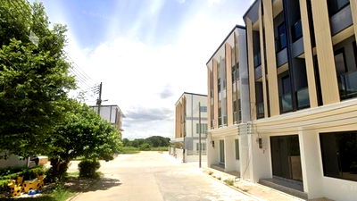 Shophouses for sale Pibulsongkram Rajabhat University : For sale: 3-storey home office on a 50 sq.wah land plot, located near Central Phitsanulok, Mueang Phitsanulok. Newly renovated.