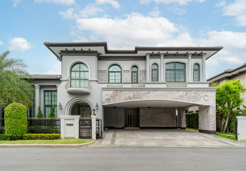 Houses for sale : Sell luxury mansions The Grand Pinklao, Alpina zone, converted 186.7 sq. 671 sq. RM. With a swimming pool