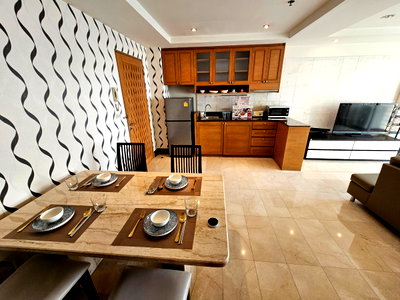 Condos for rent : My Resort Bangkok condo for rent - near MRT Petchaburi / Asoke intersection. With full furnished and wifi big room and the best quality furnitures