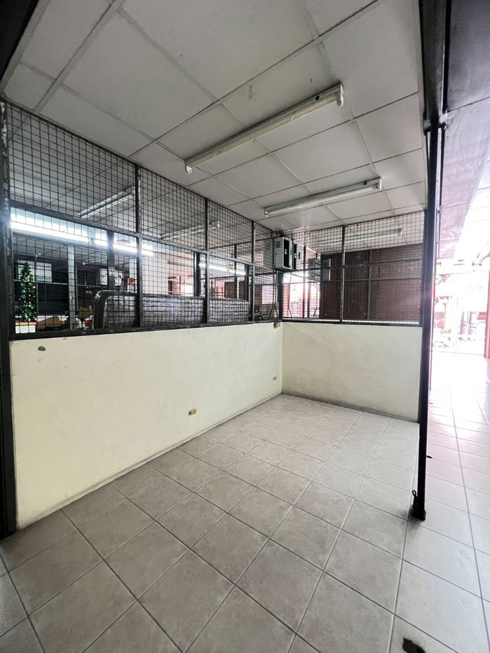 picture Retail space, office space, shop space, storage space. - 8/9