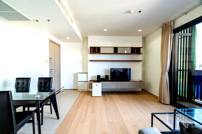 ขายคอนโด : ขายด่วนคอนโดชั้นสูง 2 ห้องนอน ดีที่สุดสำหรับลงทุน ใน HQ by Sansiri - U5922653