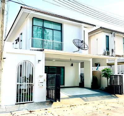 Houses for rent Bang Lamung Chonburi : Semi Detached House for Rent Single House Style in East Pattaya