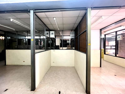 เช่าพื้นที่ขายของ วิทยาลัยพณิชยการอินทราชัย : พื้นที่ขายของ,เปิดสำนักงาน,ร้านค้า,เก็บของ