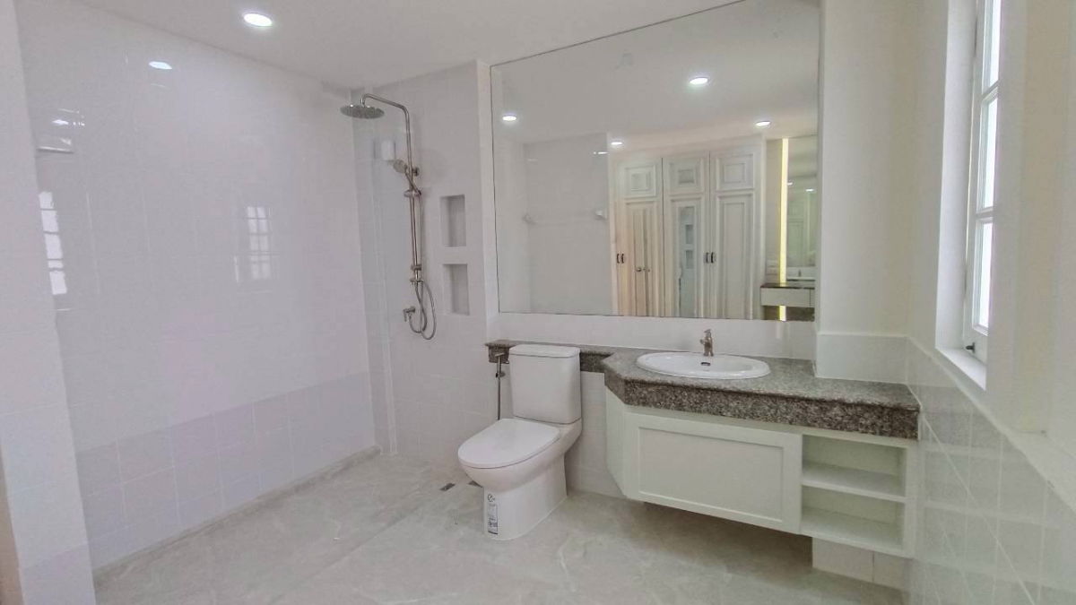 รูป ขายบ้านเดี่ยวรีโนเวทใหม่ตกแต่งบิวอิ้นพร้อมอยู่ ติดรถไฟฟ้า 2 สาย เพียง 150 ม. ราคา 6.5 ล้าน - รูปที่ 6/16