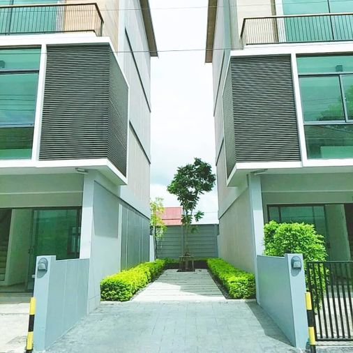 3-bed townhouse for sale, 260 sqm, 24 sq wah, Bang Na