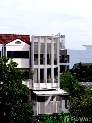 Townhouses for sale Phra Khanong : 2 Bedroom Townhouse for sale in Bang Chak, Bangkok  5968170