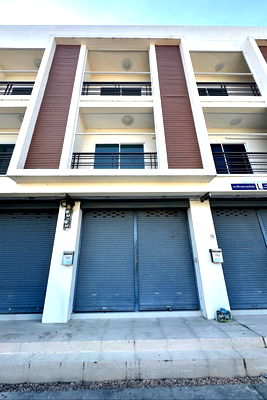 เช่าอาคารพาณิชย์ บางใหญ่ นนทบุรี : ให้เช่าอาคารพาณิชย์ 3 ชั้น สภาพใหม่ ราคาถูก ติดทางด่วน M81 ใกล้เซนทรัลเวสเกต ติดหมู่บ้าน