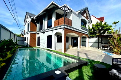 Houses for sale Lieb Tang Rodfai : [920471004-1107] Pool Villa 5 Bedrooms in Country Club Villa Village for sale