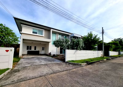 ขายบ้านเดี่ยว : Call : 063-929-9663 โครงการ วรารมย์ พรีเมี่ยม วัชรพล-จตุโชติ 70.6 ตารางวา 4 นอน 3 น้ำ ใกล้รถไฟฟ้าสายสีชมพู วัชรพล (ชั้นล่างไม่มีเฟอร์นิเจอร์)