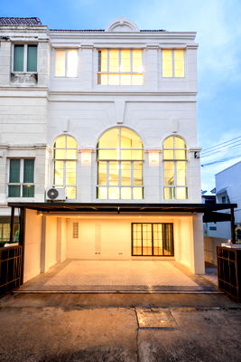 Home office for sale Lat Phrao Road : 🏢 Home Office for Sale  📍 Ladprao Wanghin area 💰 Price 12.9 Million THB 📈 | Yield ~6%