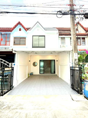 ทาวน์โฮม ถนนบางแวก : ขายทาวน์เฮาส์ หมู่บ้านจรัญ 4 วิลล่า บางแวก 53 ตกแต่งใหม่ทั้งหลัง ใกล้ MRT