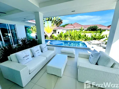 Houses for sale Thap Tai, Prachuap Khiri Khan : 3 Bedrooms & 2 Bathrooms Pool Villa Close to the Center 1693400