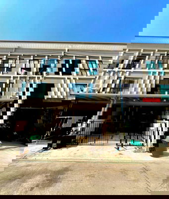 Townhouses for rent Kasem Bundit Phatthanakan University  : For Rent | 3-Storey Townhome with Golf Course View at Patio Srinakarin–Rama 9 (Krungthep Kreetha) Brand-new, never rented, minimalist design.