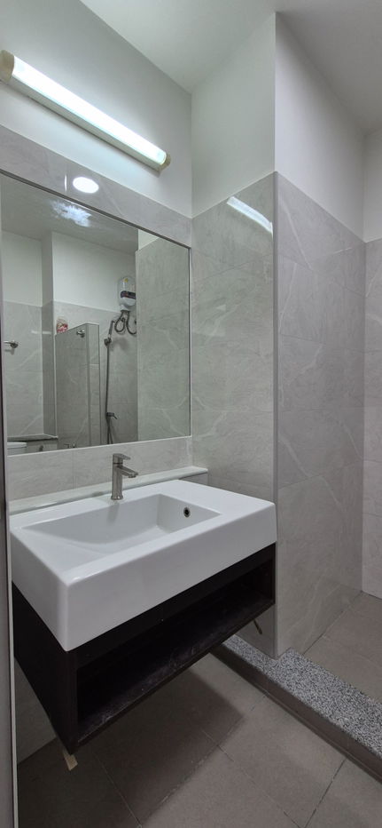 รูป ให้เช่าห้องสวย เพิ่งจะตกแต่งใหม่ เฟอร์ครบ ห้องมุม วิวดี ราคาถูก ใกล้ ARL และ MRT สถานีหัวหมาก - รูปที่ 14/15