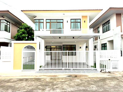 Houses for sale Laem Chabang Industrial Estate : Two-story detached house for sale in Golden Home Laem Chabang, Sriracha, Chonburi.