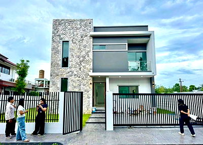 Houses for sale San Kamphaeng Sub District Municipal Office : Brand new modern House for sale !, At Tonpao ,Sankampang, Near Chareonchareon Market .