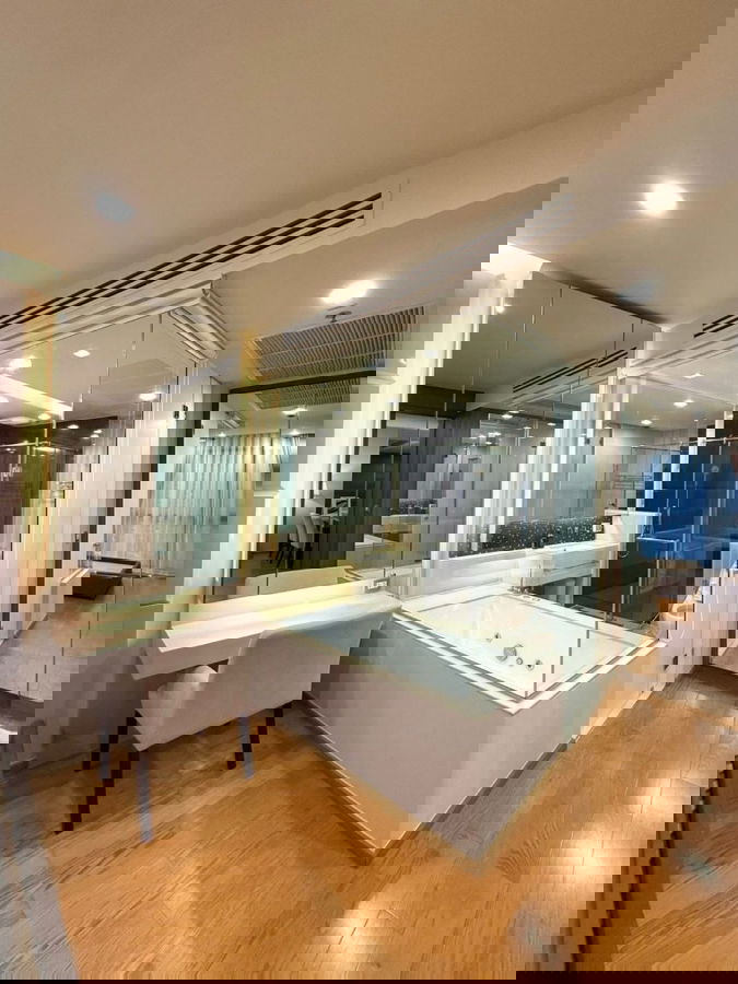 picture ST482 For Rent – The Address Sathorn Premium condominium in the heart of Sathorn. - 7/11