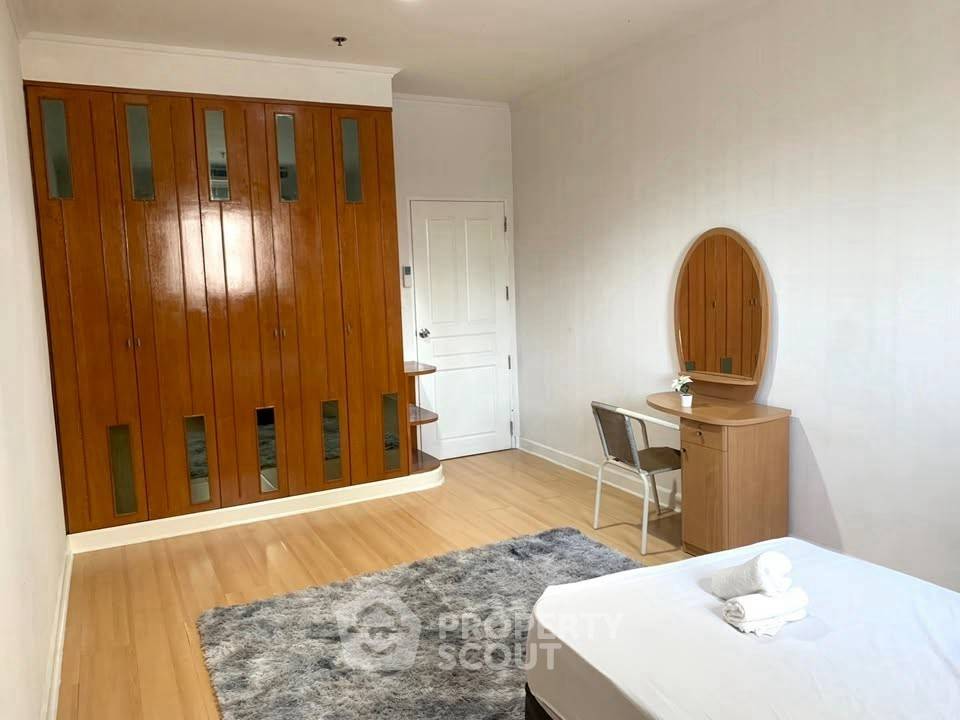 รูป คอนโด 2-ห้องนอน ที่ เดอะ วอเตอร์ฟอร์ด พาร์ค สุขุมวิท 53 คอนโดมิเนียม ใกล้ BTS ทองหล่อ (ID 2431805) - รูปที่ 3/15