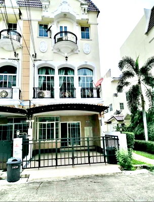 เช่าทาวน์โฮม เขตประเวศ : ให้เช่าเดอะเมทโทร พระราม 9 (The Metro Rama 9) ถนนคู่ขนานมอเตอร์เวย์ กรุงเทพ-ชลบุรี (ฝั่งขาเข้า) แขวงประเวศ เขตประเวศ