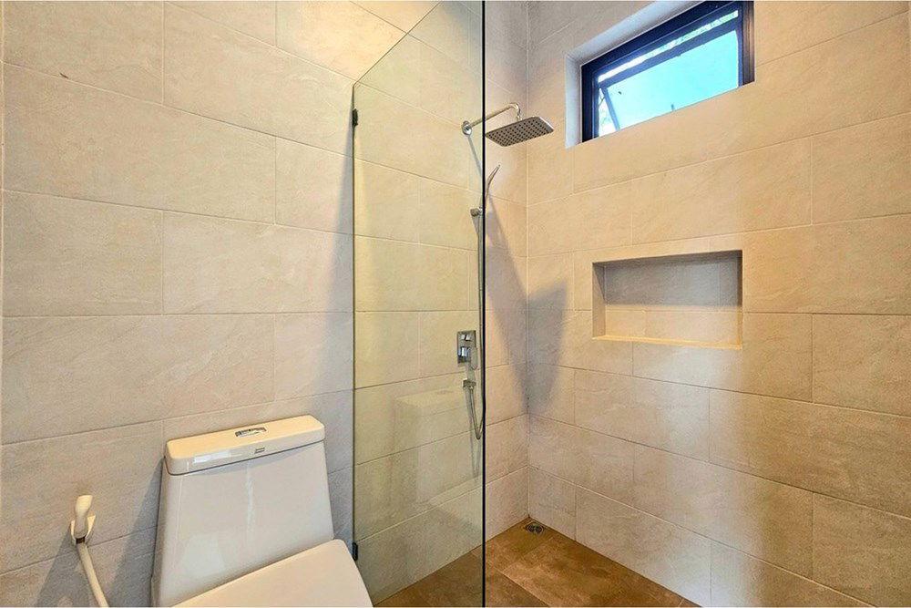 รูป [920601001-832] ทำเลดีเยี่ยม วิลล่าพร้อมสระว่ายน้ำส่วนตัวสไตล์โมเดิร์น 4 ห้องนอน 4 ห้องน้ำ ในหัวหิน 114 ให้เช่า - รูปที่ 35/39