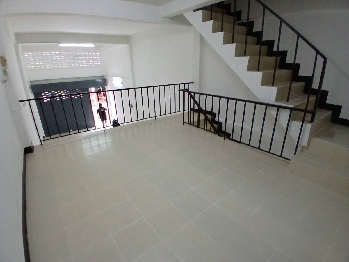 รูป ให้เช่าอาคารพาณิชย์ ซอยเสรีไทย 48 Line: @katagent - รูปที่ 15/29