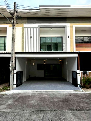 Houses for sale Harbor Laemchabang : Newly renovated townhome for sale in Hampton Park 3, Thung Sukla, Sriracha.