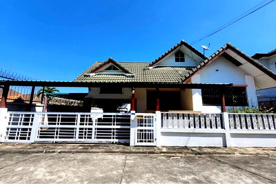 Houses for sale Toongklom-Taman Road : [920611001-449] Central Park 4 - Quality Home in a Prime Family Location